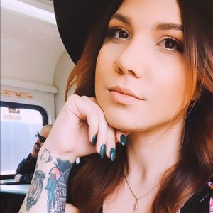 Meet your Posher, Aly